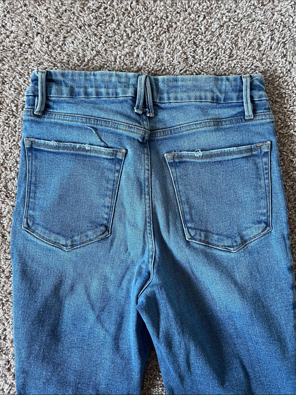 Good American Straight Leg Ripped Blue Jeans - Picture 9 of 10